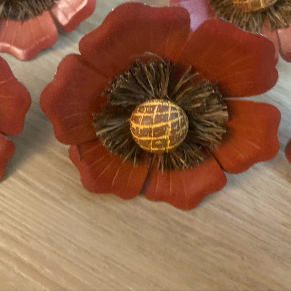 🌻🌻6 Elegant Deep Red Metal & Brown Wickered Floral Napkin Rings - Picture 6 of 6